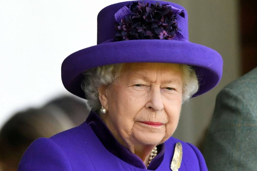 La reina Isabel II una vida llena de cambios tecnológicos | THS Hub